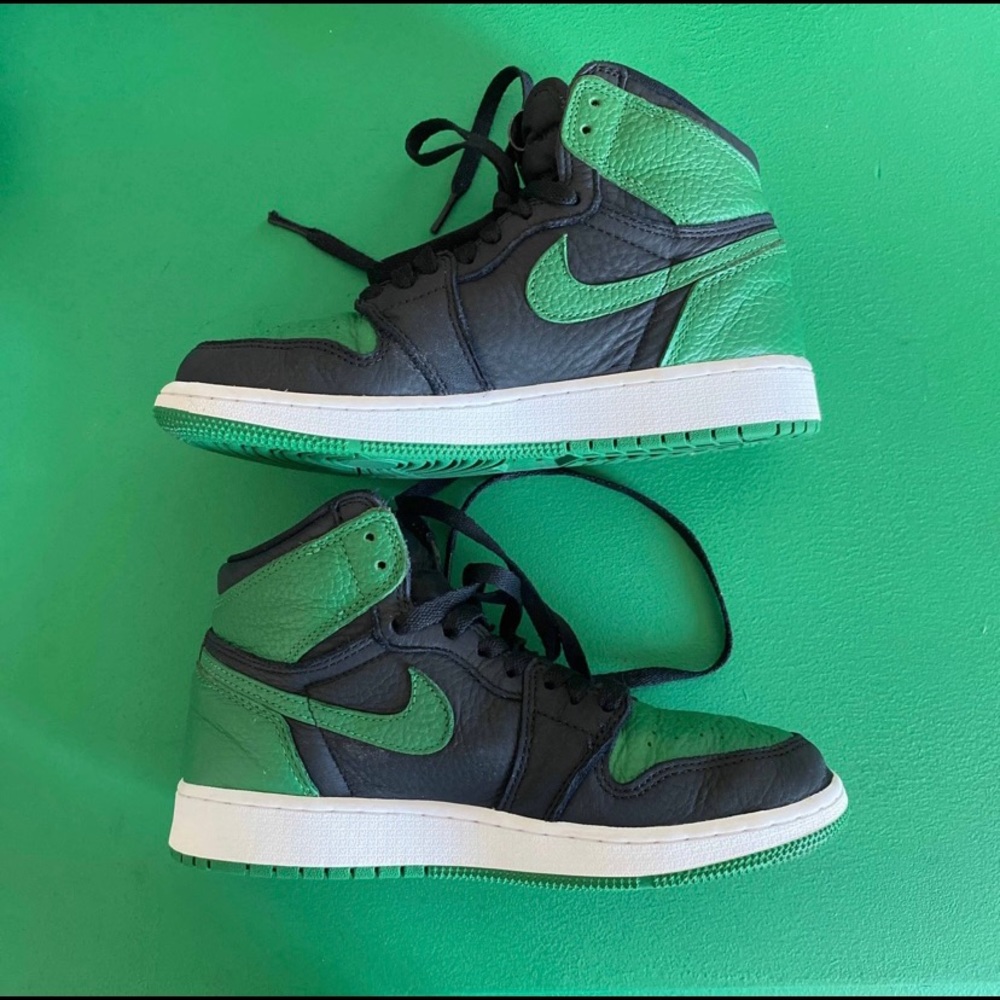 Air Jordan 1 Retro High OG Pine Green 2.0